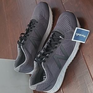 NWT Men's New Balance Tennis Shoes Size 11